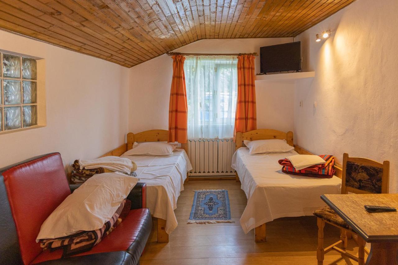 Pensiunea Montan Buşteni Exteriör bild