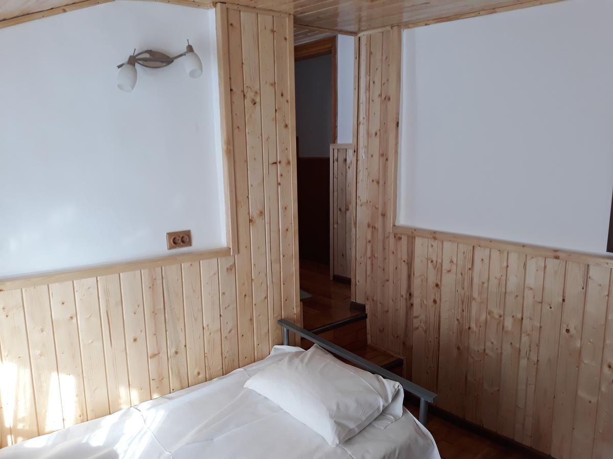 Pensiunea Montan Buşteni Exteriör bild