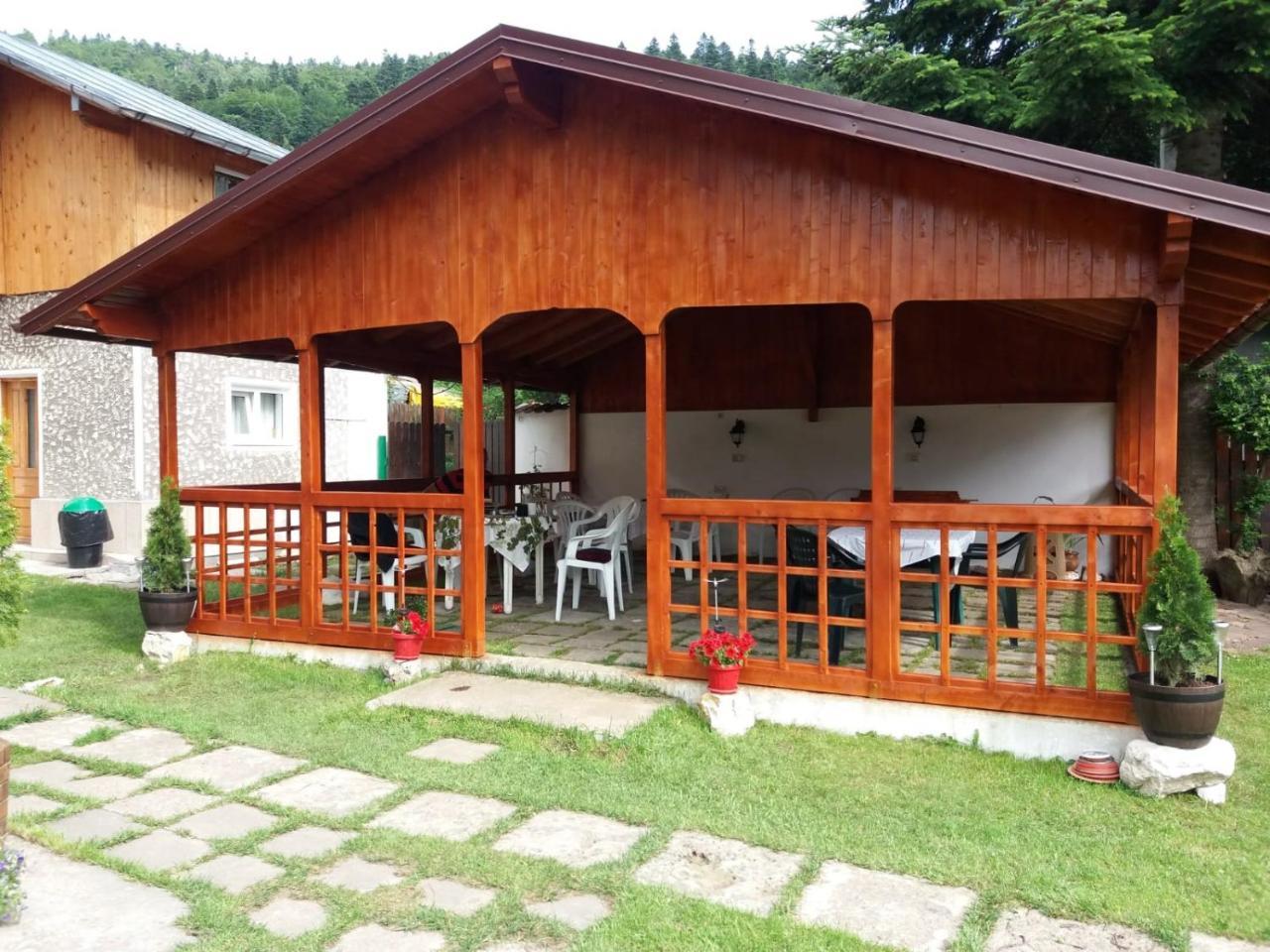 Pensiunea Montan Buşteni Exteriör bild